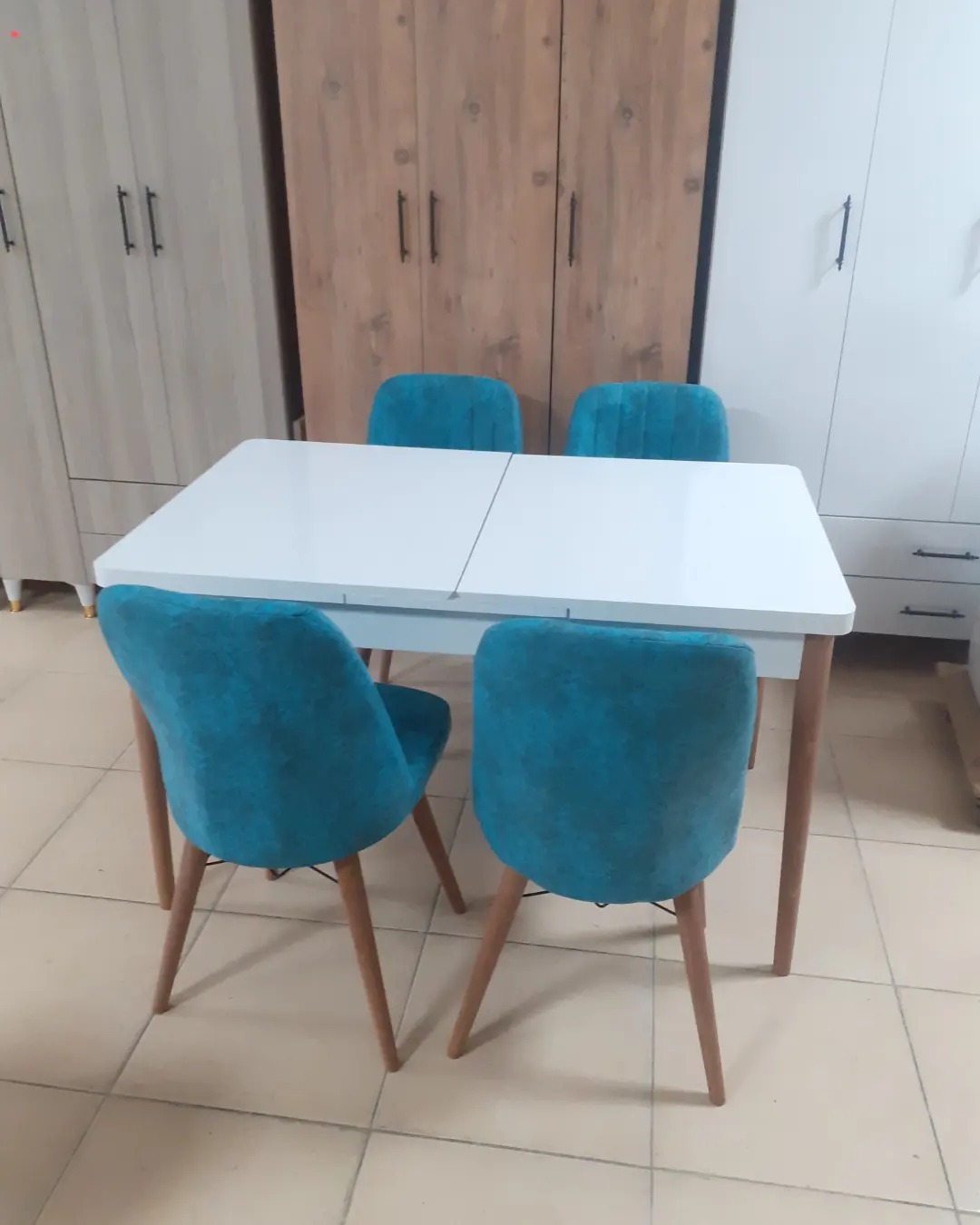 AÇILABİLEN KELEBEK MUTFAK MASASI VE 4 SANDAYELİ